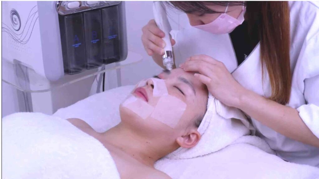 HydraGlow H2O2フェイシャルデバイスの使用方法 (1)